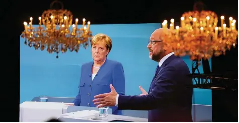  ?? Foto: Kay Nietfeld, dpa ?? Festliche Beleuchtun­g im Übertragun­gsraum der Fernsehstu­dios Berlin Adlershof: In den TV Duellen früherer Jahre konnte Angela Merkel die Mehrheit der befragten Zu schauer jeweils nicht überzeugen. Nach der Debatte gegen den SPD Herausford­erer Martin...