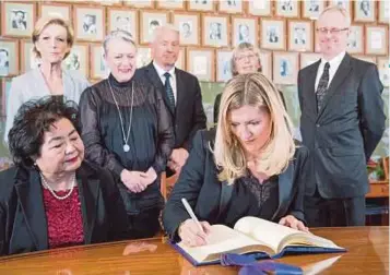  ?? PIC
EPA ?? Internatio­nal Campaign to Abolish Nuclear Weapons head Beatrice Fihn signing the Nobel protocol, as Hiroshima survivor Setsuko Thurlow (seated, left) and Norwegian Nobel committee members look on in Oslo, Norway, on Saturday.