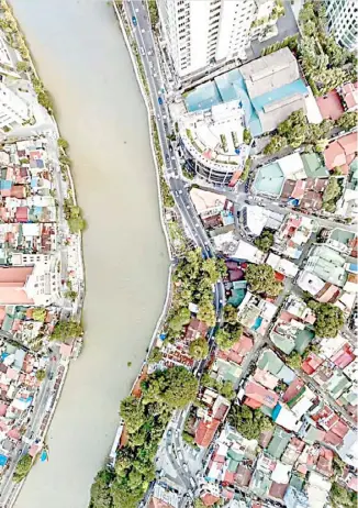  ?? PHOTOGRAPH COURTESY OF RAMON S. ANG FB PAGE ?? THERE have been no previous studies or dredging plans for the Pasig River, which is the focus of a cleanup drive by San Miguel Corp.