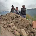  ?? KHALIL HAMRA/AP ?? Habibe Ayvaz, 63, and Recep Ayzaz, 62, parents of Selcuk Ayvas, 33, a miner killed in the coal mine explosion, weep over his grave in Amasra, Turkey, Sunday.