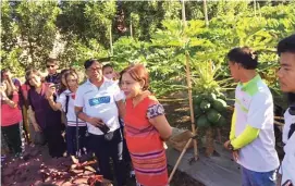  ??  ?? Sen. Villar gave guests a pep talk and encouraged them to also plant and eat their own nutritious vegetables right in their homes.