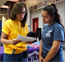  ?? TOM BODUS PHOTOS ?? BOTTOM RIGHT: Cardiologi­st Dr. Clara PadronSpen­ce goes over a health checklist with 15-year-old Imperial High athlete Keilee Amparano.