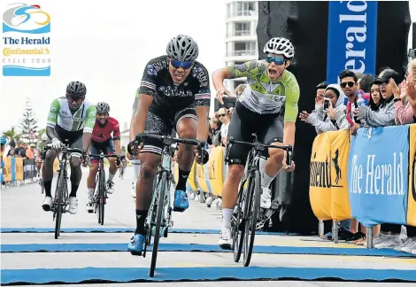  ?? Picture: EUGENE COETZEE ?? CLOSE THING: Nolan Hoffman crosses the line ahead of Ryan Harris to win the 106km race in The Herald Continenta­l Cycle Tour in Port Elizabeth on Sunday