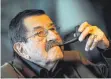  ?? FOTOS: DPA ?? So kannte man ihn: Schriftste­ller Günter Grass mit Pfeife.