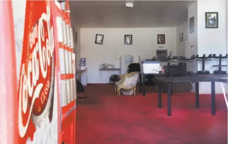  ?? Michael Macor / The Chronicle ?? A shop at 4182 Mission St. in San Francisco, an alleged gambling parlor, is empty save for a Coke machine and a few furnishing­s.