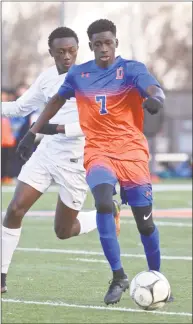  ?? H John Voorhees III / Hearst Connecticu­t Media ?? Danbury’s Malamin Jallow moves the ball in front of East Hartford’s Yaw Nimo-Agyare during Saturday’s contest.