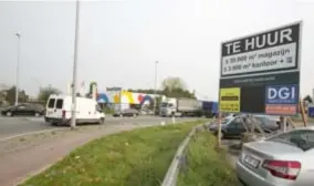  ?? FOTO JOREN DE WEERDT ?? Wegen zoals de N10 (hier in Heist-op-den-Berg) moeten minder rommelig worden. Er komen duidelijke afspraken voor retail.