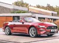  ?? FOTO: HERSTELLER ?? Der neue Ford Mustang ist nicht nur als Coupé (Fastback), sondern auch als Cabrio (Convertibl­e) erhältlich.