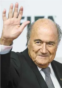  ??  ?? Hannibal/ ReutersPre­sidente Joseph Blatter acena em evento na Alemanha