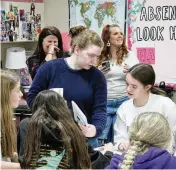  ?? ?? Dayton Daily News reporter Eileen McClory talks to students in Hope Squad making posters as teachers Ann Galle and Jaimie Burnham look on.