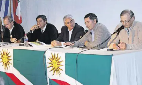  ??  ?? PARTICIPAC­IÓN. El intendente de Soriano, Agustín Bascou, participó del congreso de la Federación Rural que se celebró en la ciudad de Dolores.