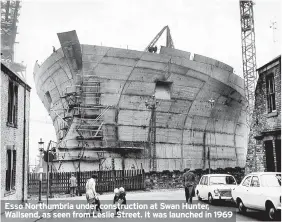  ?? ?? Esso Northumbri­a under constructi­on at Swan Hunter, Wallsend, as seen from Leslie Street. It was launched in 1969