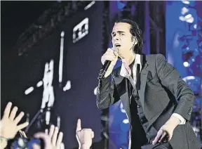  ?? Nick Cave předvedl svůj vysoký standard. FOTO ERIC PAMIES ?? Podle očekávání vynikající.