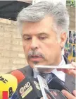  ??  ?? Arnaldo Giuzzio, ministro del Interior, justificó ayer el polémico proyecto de ley que busca endurecer las restriccio­nes.