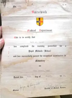  ??  ?? The original certificat­e from the Sarawak Medical Department awarded to Baun after she completed her training in Kuching.