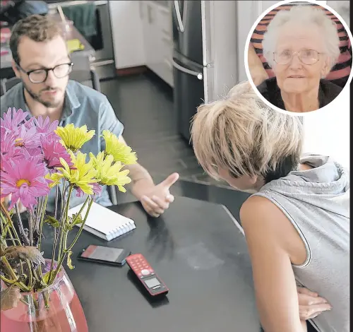  ??  ?? Plus de six mois après le drame, Karine Tessier est convaincue que le décès de sa grand-mère (en mortaise) aurait pu être évité.