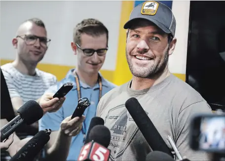  ?? MARK HUMPHREY THE ASSOCIATED PRESS ?? Nashville Predators centre Mike Fisher, right, talks about the season on Saturday in Nashville, while wearing a PTBO Northern Originals T-shirt.