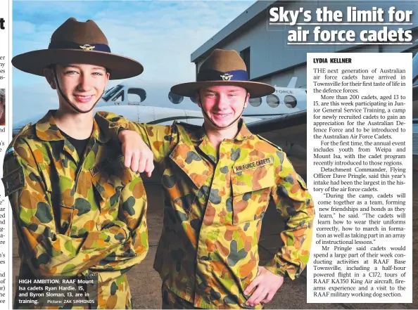  ?? Picture: ZAK SIMMONDS ?? HIGH AMBITION: RAAF Mount Isa cadets Ryan Hardie, 15, and Byron Sloman, 13, are in training.