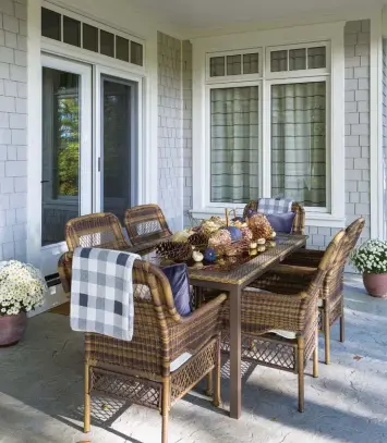  ??  ?? |ABOVE| INDOORS OUT. To carry the home’s style out onto the patio, Lidia stuck with the same elegant style found indoors. She accented the area with a few potted flowers. The simplicity creates a beautiful frame for the stunning woodland views.