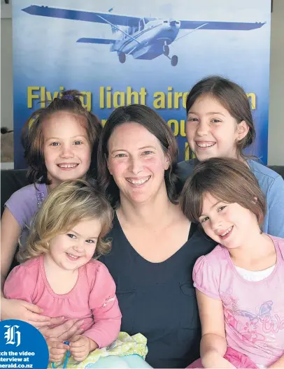  ?? Picture / Alan Gibson ?? Glenys Watson with her daughters (clockwise from bottom left) Lucy Watson, 2, Alana Watson, 8, Katie Watson, 9, and Danielle Watson, 8, at home in Hamilton.