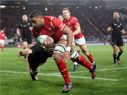  ??  ?? Taulupe Faletau evades the tackle attempt of Sam Cane to score a try (Getty)