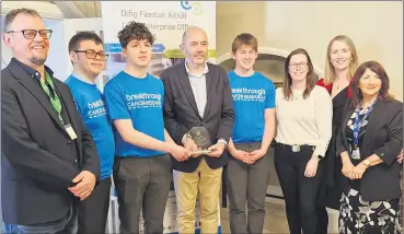  ?? ?? Garry Lowe Student Enterprise Programme Co-ordinator, David McSweeney, Lewis Potter, Niall Fitzgerald; Kevin Curran, Head of Enterprise LEO Cork North and West; Mags Watkins (teacher Coláiste an Chraoibhín) and Joan Kelleher, LEO Cork North and West.