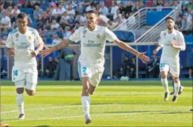  ??  ?? BUEN PRESAGIO. Ceballos festeja uno de los dos goles que dieron al Madrid los tres puntos hace un año.