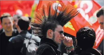  ?? Francois Mori ?? The Associated Press Students and rail workers march during a demonstrat­ion Friday in Paris. Students at campuses around France are protesting admissions reforms that they fear threaten access to public university for all high school graduates.