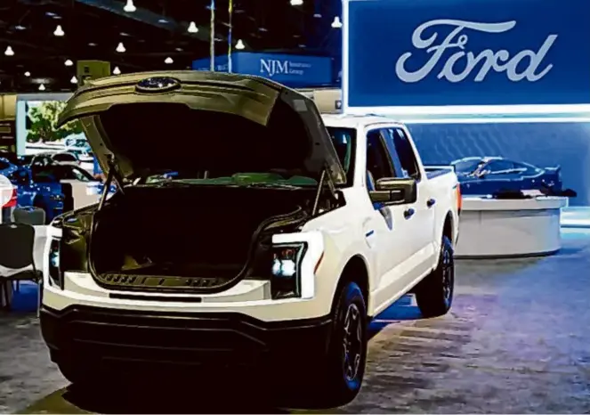  ?? Associated Press ?? When it announced the Lightning in 2021, Ford quickly received 69,500 refundable deposit orders after plans for the truck. Now the company, at least in some instances, is buying the vehicles back.