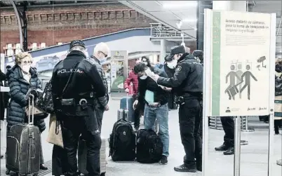  ?? EDUARDO PARRA / EP ?? Control de pasajeros en la estación de tren de Atocha, en Madrid