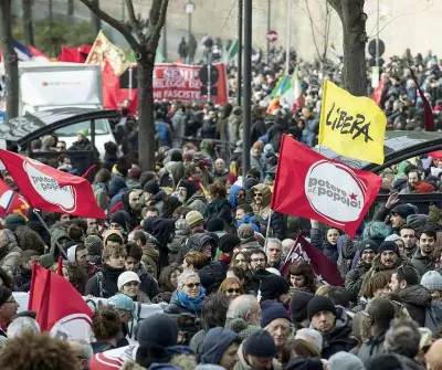  ?? (foto Massimo Percossi/ansa) ?? In marcia Un momento del corteo antirazzis­ta di sabato scorso a Macerata