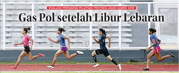  ?? MIFTAHULHA­YAT/JAWA POS ?? TERUS BERLATIH: Tim lari estafet 4 x 100 meter putri, dari kiri, Jeany Nuraini, Yuliana, Tyas Murtinings­ih, dan Lusiana Satriani pada sesi latihan pagi di Stadion Madya, Senayan, Jakarta (13/6).