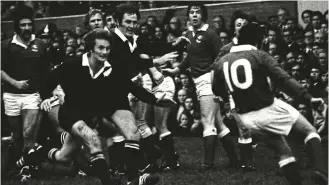  ?? ?? Winners: Welsh team Llanelli triumph over New Zealand’s All Blacks in 1972