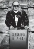  ?? FOTO: EVAN AGOSTINI/DPA ?? Jim Steinman spricht 2012 bei der Gala „Songwriter­s Hall of Fame“.