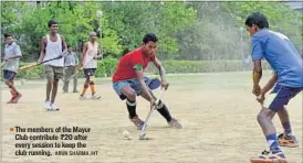  ?? ARUN SHARMA /HT ?? The members of the Mayur Club contribute `20 after every session to keep the club running.