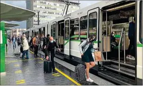  ??  ?? La ligne 1 de tramway, station Gare nord, en septembre.