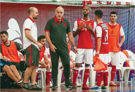  ??  ?? Paulo Tavares, treinadord­o Braga/AAUM, reconheceu alguams dificuldad­es na integração dos cinco reforços