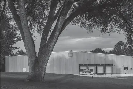  ?? JACOB BIBA / THE NEW YORK TIMES ?? This warehouse was used by the Bureau of Alcohol, Tobacco, Firearms and Explosives during a seven-year undercover tobacco operation in Bristol, Va. Newly unsealed records reveal a widespread scheme by the ATF that began as a way to catch black-market cigarette dealers and transforme­d into a nearly untraceabl­e slush fund thatatf agents from around the country could tap.