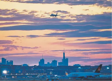  ?? Michael Probst, The Associated Press ?? An airplane approaches the internatio­nal airport in Frankfurt, Germany, just before sunrise on Monday.
