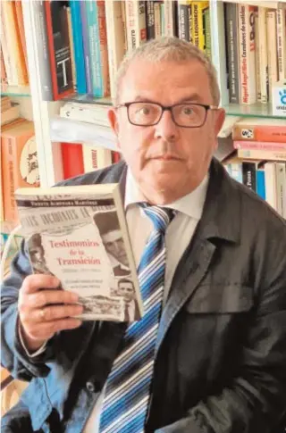  ?? // ABC ?? El periodista Vicente Almenara, con su nuevo libro