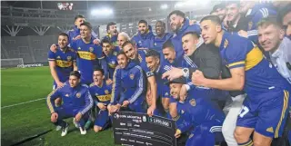  ?? TELAM ?? Boca celebratin­g after Wednesday’s penalty shoot-out victory over River.