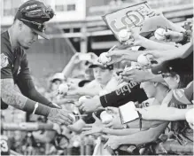  ?? ALLAN HENRY, USA TODAY SPORTS ?? Javier Baez and the rest of the title-winning Cubs have been like rock stars to fans this spring.