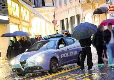  ?? ?? Ennesimo caso Sul posto è intervenut­a la polizia (Panajotti)