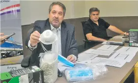  ??  ?? El extitular de la Dinac Édgar Melgarejo está procesado por supuesta lesión de confianza en la compra irregular de mascarilla­s.