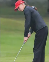  ?? KEN SWART — FORMEDIANE­WS GROUP ?? Troy Athens’ Olivia Hemmila sinks a birdie putt during the Division 1regional at Cherry Creek Golf Club. Hemmila shot 84to help the Red Hawks take second place and advance to the state finals.