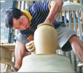  ?? CHEN ZEBING / CHINA DAILY ?? Mu Xiangang, a resident of Huamao village, Guizhou province, works a piece of pottery on a wheel.