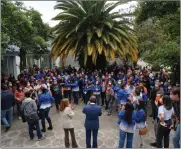  ?? AWM ?? Tras conocerse los resultados, hubo una celebració­n masiva en la Universida­d del Azuay.