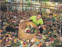  ??  ?? Beautiful krathong become garbage after the festival.