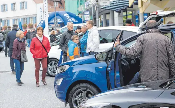  ?? FOTOS: OLAF E. JAHNKE ?? Bei den vielen verschiede­nen Automodell­en hat man die Qual der Wahl...