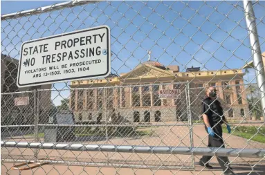  ?? DAVID WALLACE/THE REPUBLIC ?? Secure fencing surrounds the Arizona state capitol complex in Phoenix on Thursday.